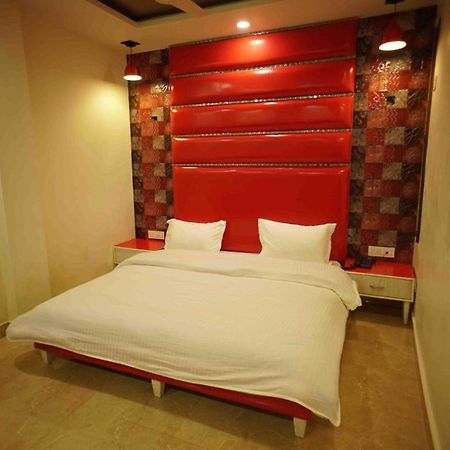 Hotel Soluxe Yamuna Nagar Экстерьер фото